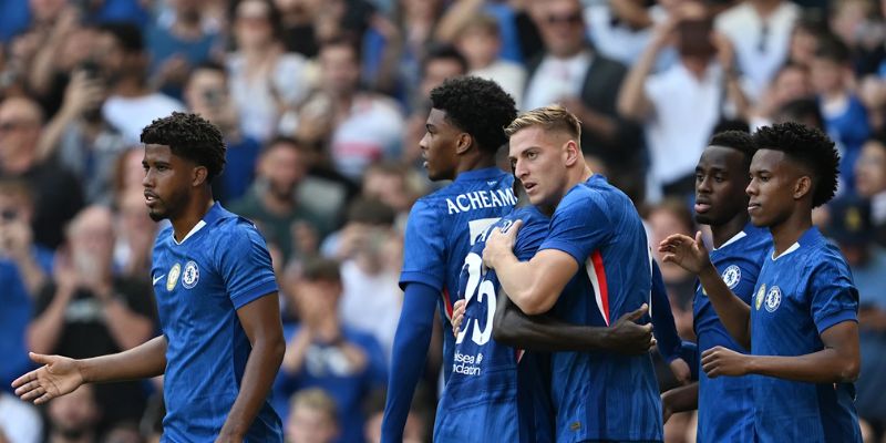 Joao Pedro mờ nhạt trong vai trò trung phong, khiến Chelsea bế tắc trước hàng thủ Crystal Palace.