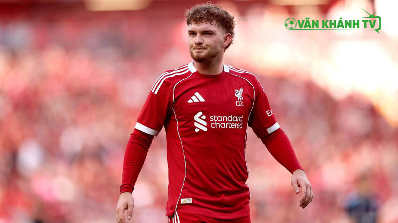 Elliott khoác áo số 9 tại Aston Villa, sẵn sàng bước vào mùa giải mới.