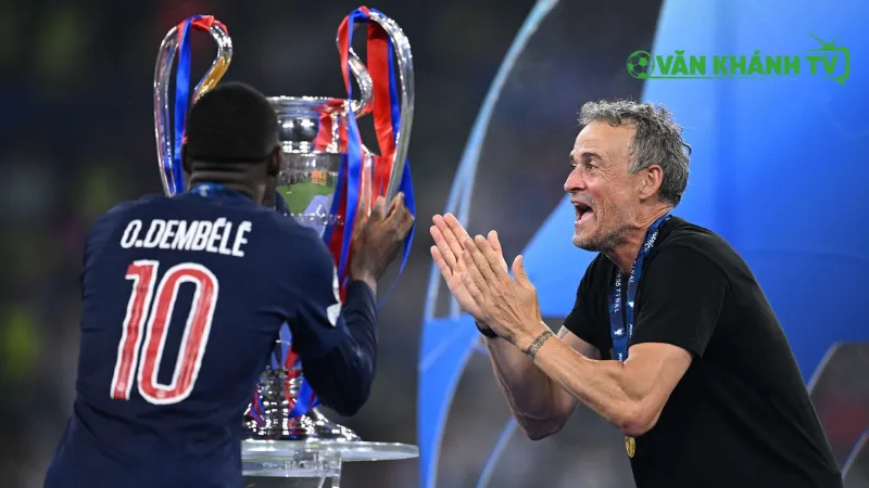 Dembele và đồng đội PSG trong khoảnh khắc ăn mừng chức vô địch Ligue 1.