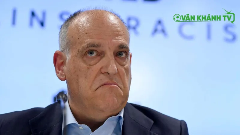 Chủ tịch La Liga Javier Tebas lên tiếng về sự 'thổi phồng' lương cầu thủ ở Premier League.