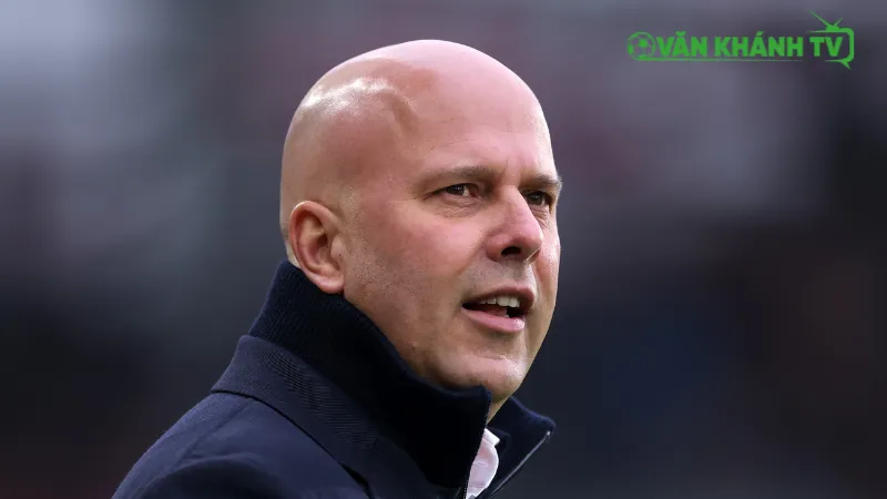 HLV Arne Slot giúp Wirtz nắm rõ yêu cầu chiến thuật và cách thi đấu tại Liverpool.