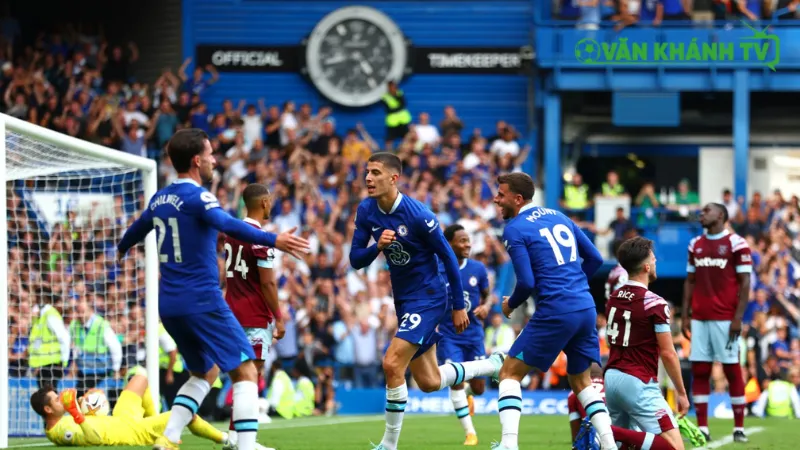 Chelsea gặp khó khăn với lực lượng sứt mẻ và phong độ sa sút.