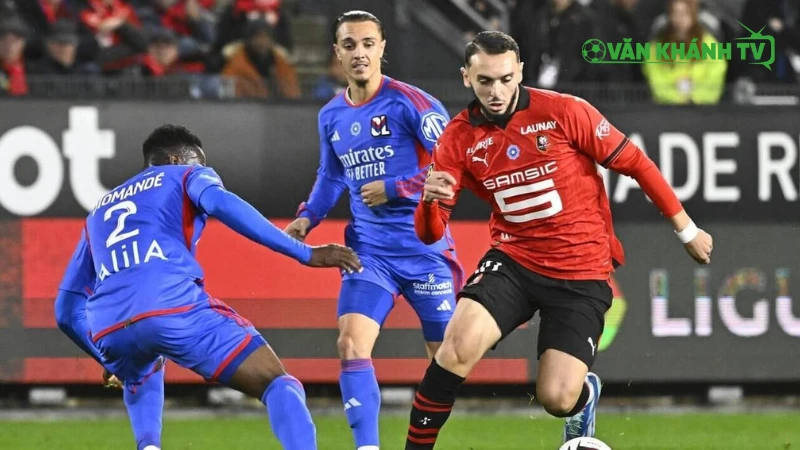Lyon với phong độ sân nhà ấn tượng sẵn sàng áp đảo Angers.