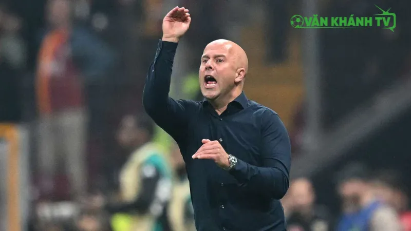 HLV Arne Slot đau đầu với đội hình Liverpool khi đối đầu Galatasaray